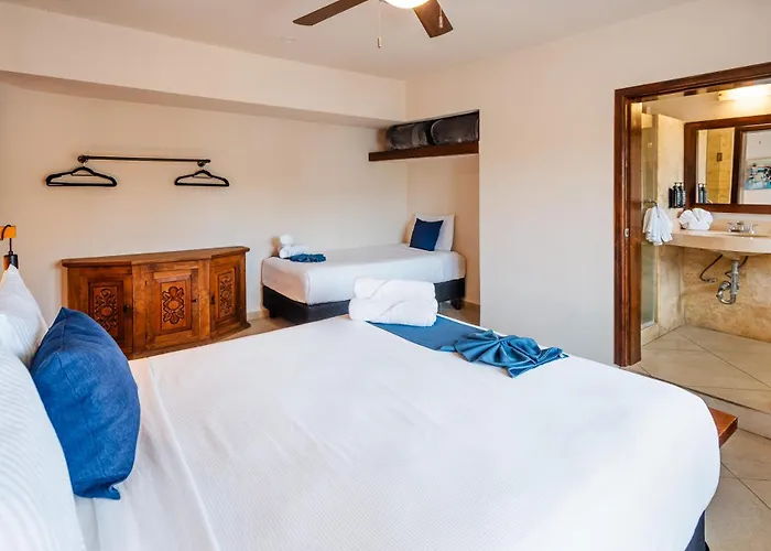 Hotel & Suites El Moro